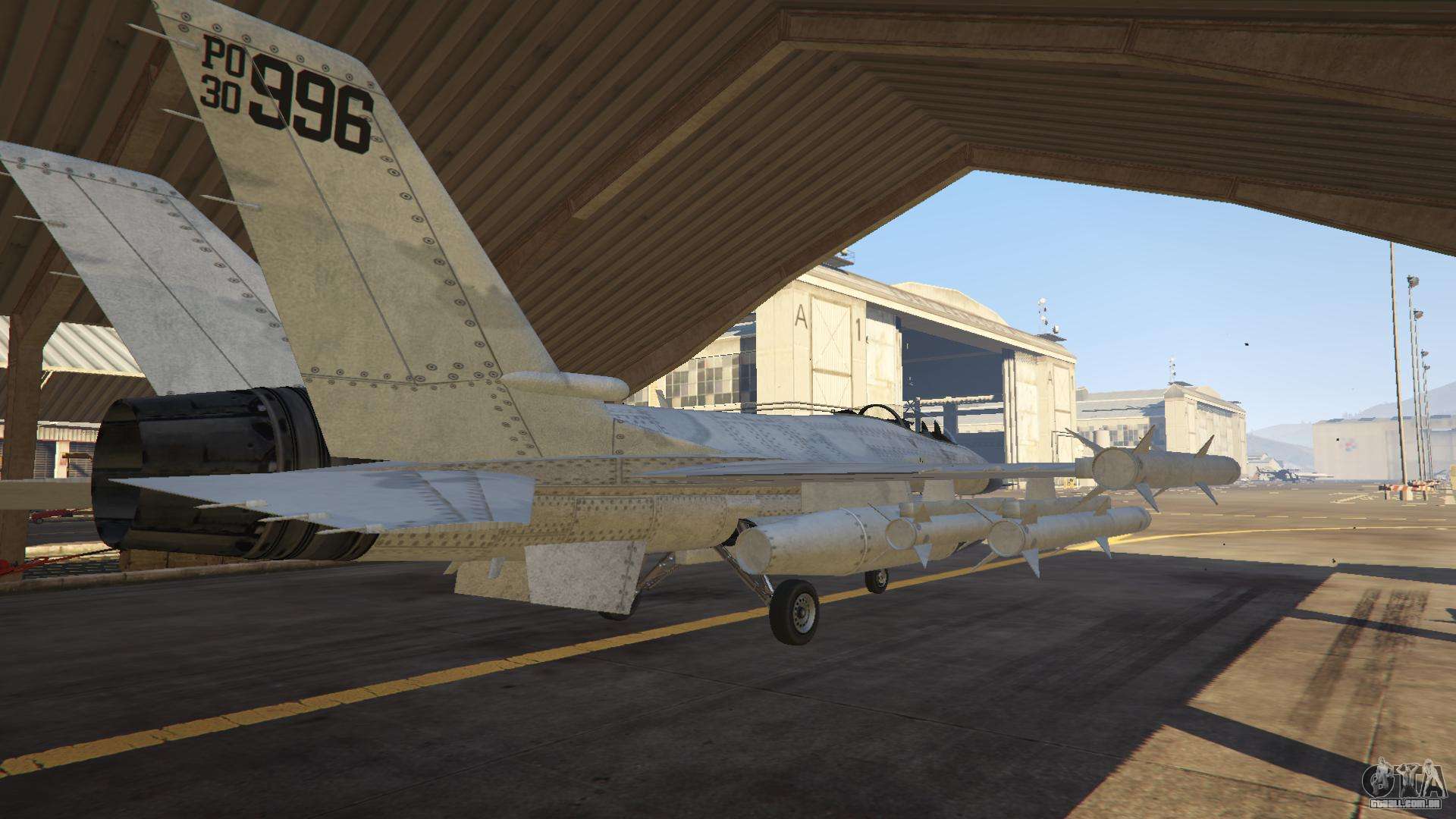 GTA 5: jogador faz manobras 'impossíveis' pilotando um caça militar