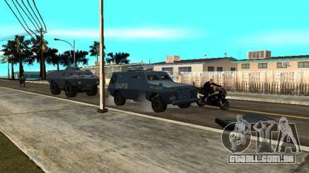 SWAT e FBI caminhão andam pelas ruas de para GTA San Andreas