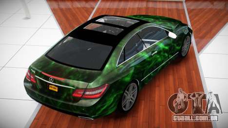 Mercedes-Benz E500 QD S7 para GTA 4